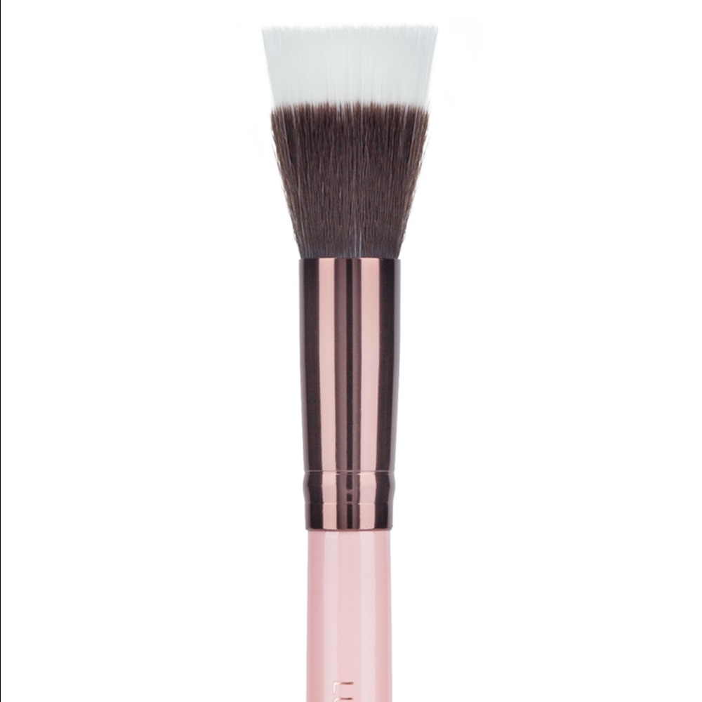 Luxie beauty brush